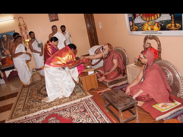 కెసిఆర్ దంపతుల ఆహ్వానం