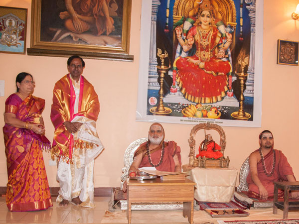 కెసిఆర్ దంపతుల ఆహ్వానం