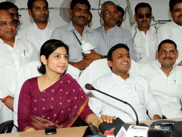 UP CM Akhilesh Yadav, wife get stuck in Assembly lift for 30 minutes UP CM Akhilesh Yadav, wife get stuck in Assembly lift for 30 minutes