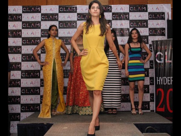 అలరించిన సినీ నటి పల్లవి నాయుడు క్యాట్‌వాక్