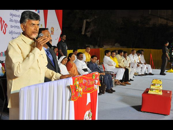 క్రిస్మస్ వేడుకల్లో..