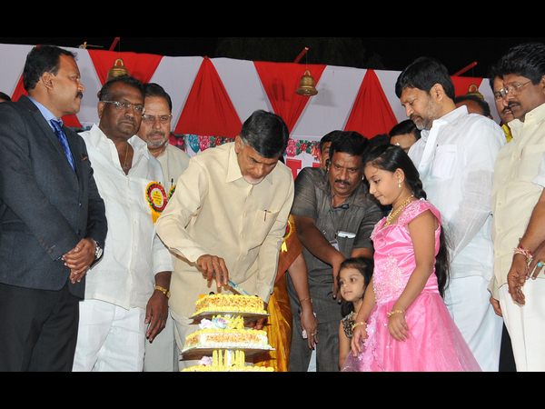 క్రిస్మస్ వేడుకల్లో..