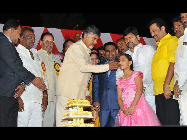 క్రిస్మస్ వేడుకల్లో..