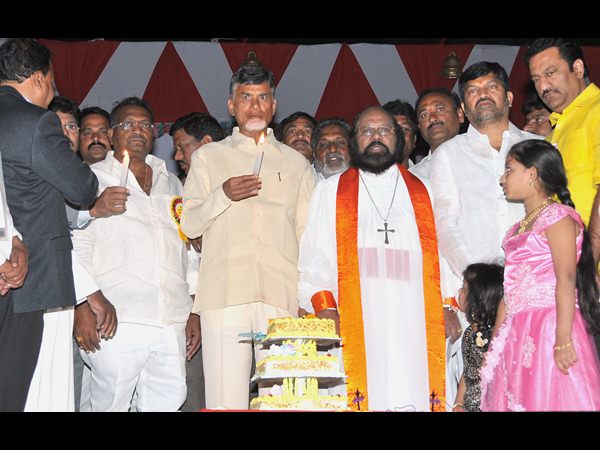 క్రిస్మస్ వేడుకల్లో..