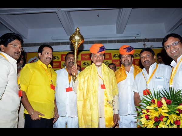 టిడిపి నేతలతో.. 