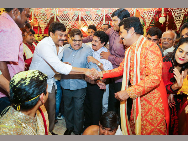 రేవంత్ రెడ్డి కూతురి పెళ్లిలో చిరు, బాబు