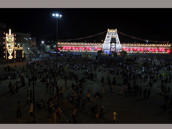 గోవిందా హరి గోవిందా గోవిందా హరి గోవిందా