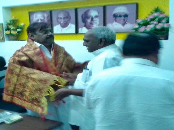 అంటీఅంటనట్లు
