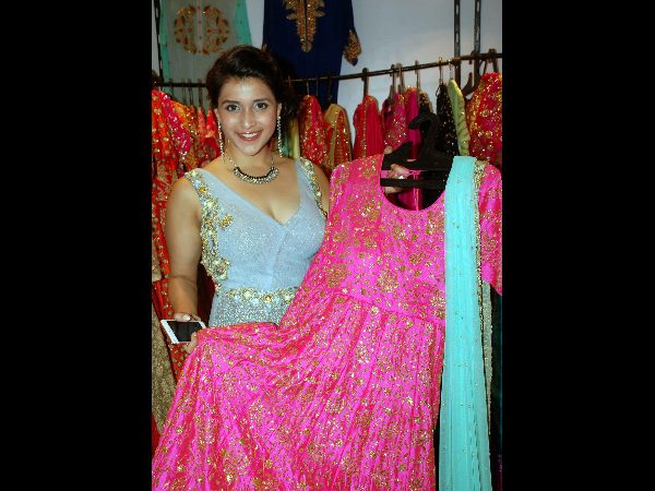 హైలైఫ్ ఎగ్జిబిషన్‌: సినీ నటి మనారా చోప్రా సందడి