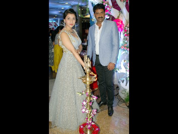 హైలైఫ్ ఎగ్జిబిషన్‌: సినీ నటి మనారా చోప్రా సందడి