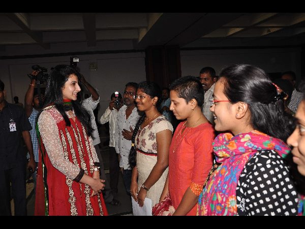 అభ్యర్థులతో ఇలా..