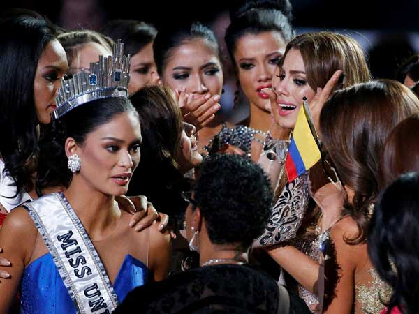 ఓదార్చిన సాటి యువతులు ఓదార్చిన సాటి యువతులు