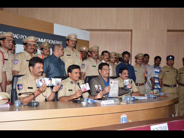 గ్రిల్స్ తొలగించి.. గ్రిల్స్ తొలగించి..