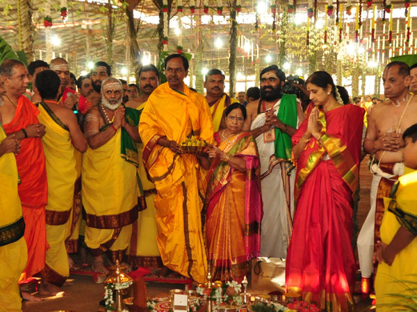 CM KCR Performs Ayutha Chandi Yagam 1st Day at Erravalli Village 