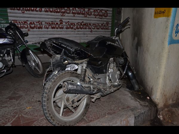  కాలేజీ బస్సు బ్రేకులు ఫెయిల్: కానిస్టేబుల్ కాలు విరిగింది