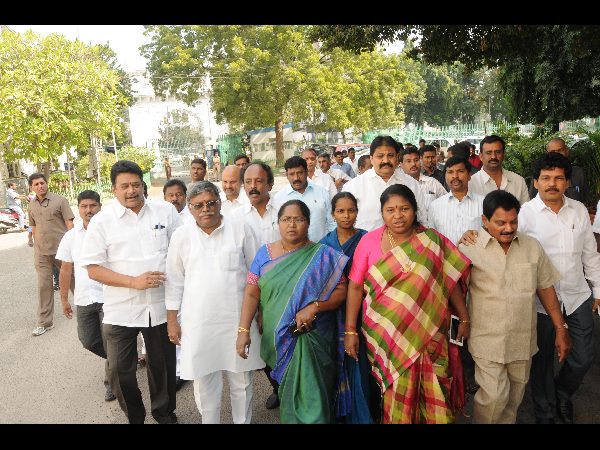 స్పీకర్‌పై అవిశ్వాసం నోటీస్