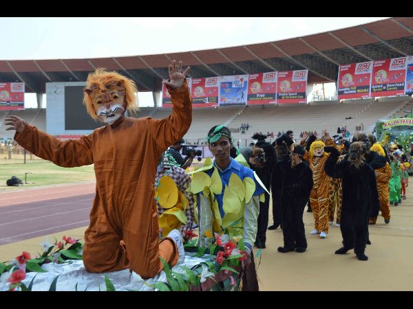 అద్భుతంగా ప్రారంభమైన స్కైఫెస్ట్: లాంగ్ రైడ్‌కు ఒక్కొక్కరికీ రూ. 15వేలు