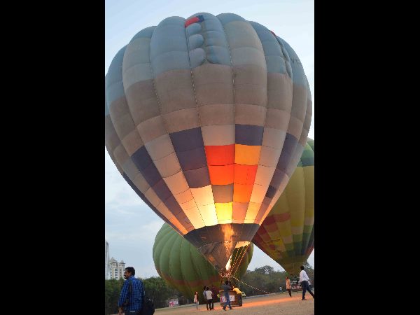 అద్భుతంగా ప్రారంభమైన స్కైఫెస్ట్: లాంగ్ రైడ్‌కు ఒక్కొక్కరికీ రూ. 15వేలు