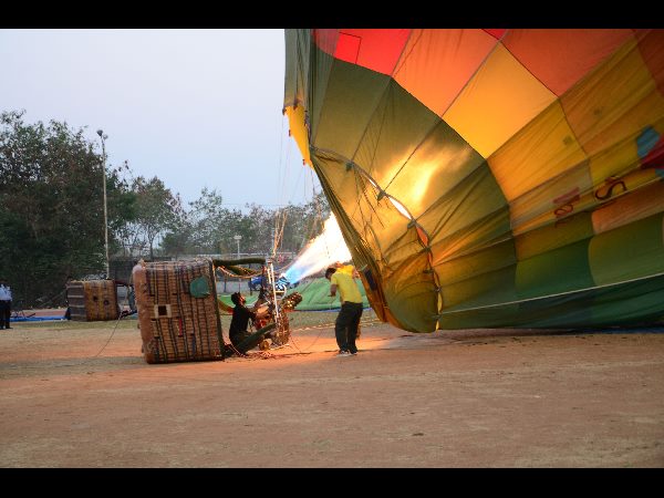 అద్భుతంగా ప్రారంభమైన స్కైఫెస్ట్: లాంగ్ రైడ్‌కు ఒక్కొక్కరికీ రూ. 15వేలు