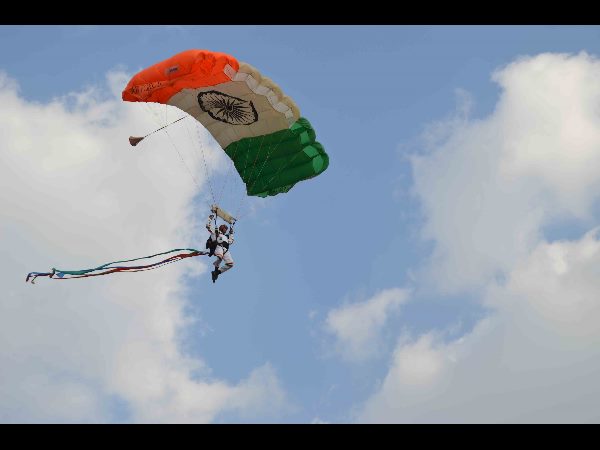 అద్భుతంగా ప్రారంభమైన స్కైఫెస్ట్: లాంగ్ రైడ్‌కు ఒక్కొక్కరికీ రూ. 15వేలు