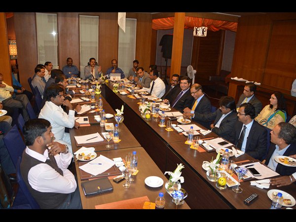 ప్రవాసులతో భేటీ