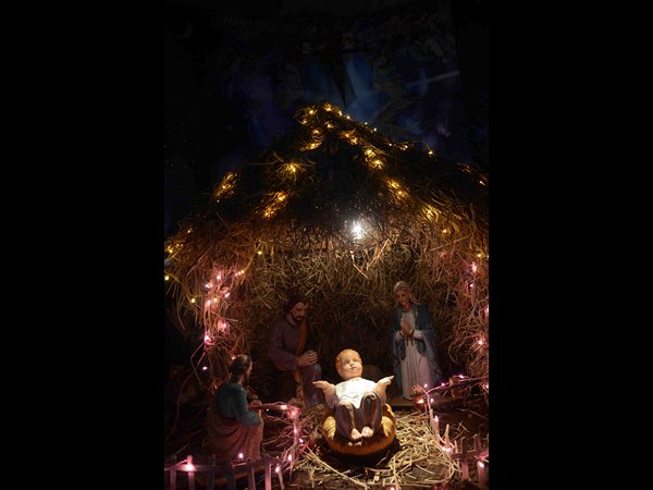  ఘనంగా క్రిస్మస్: విద్యుద్దీప కాంతుల్లో చర్చ్‌లు 