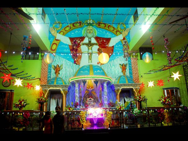 ఘనంగా క్రిస్మస్: విద్యుద్దీప కాంతుల్లో చర్చ్‌లు 