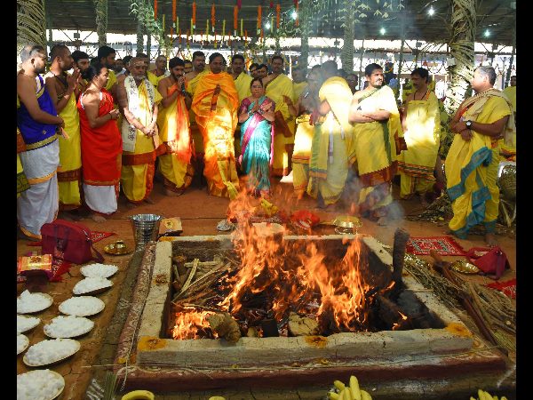 Telangana CM KCR Ayutha Chandi Yagam On 5th Day Telangana CM KCR Ayutha Chandi Yagam On 5th Day