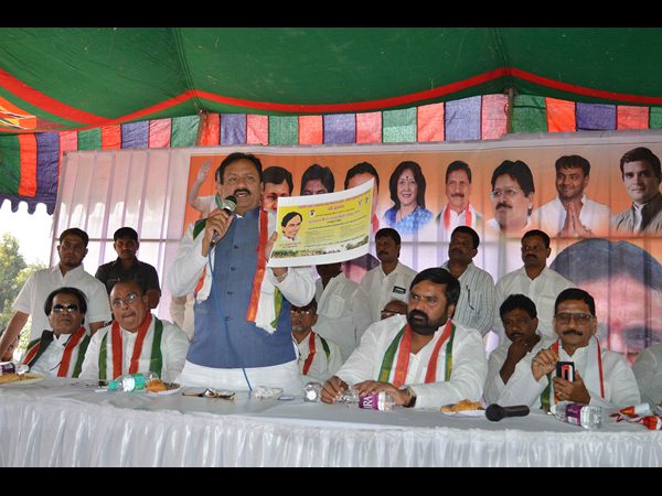 బంజారా భవన్ నిర్మాణం ఏదీ?: మొక్క నాటిన షబ్బీర్ అలీ