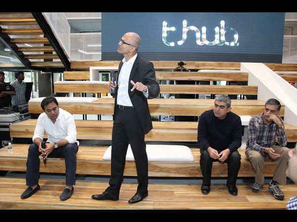 టీహబ్ను సందర్శించిన మైక్రోసాప్ట్ సీఈఓ సత్యనాదెళ్ల టీహబ్ను సందర్శించిన మైక్రోసాప్ట్ సీఈఓ సత్యనాదెళ్ల