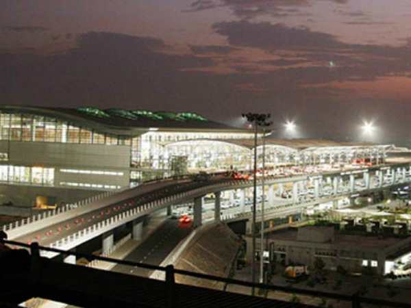Hyderabad's RGIA becomes first airport to offer e-boarding facility Hyderabad's RGIA becomes first airport to offer e-boarding facility