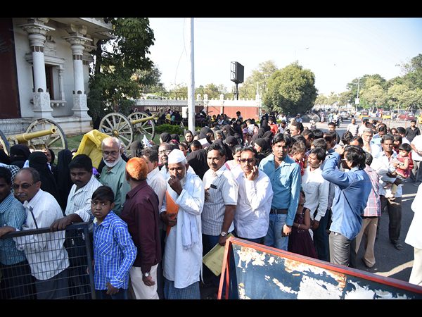 డబుల్ బెడ్ రూం ఇళ్లు