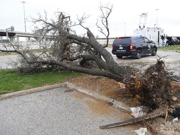 Wild weather tears across US after deadly weekend storms Wild weather tears across US after deadly weekend storms