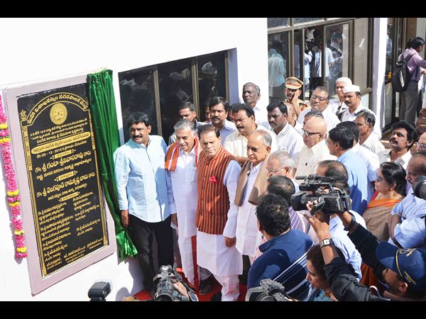 విశాఖ బీచ్ రోడ్డులో నేదునూరి మ్యూజిక్ మ్యూజియం