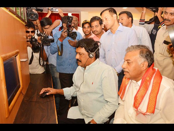 విశాఖ బీచ్ రోడ్డులో నేదునూరి మ్యూజిక్ మ్యూజియం