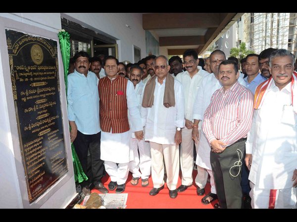 విశాఖ బీచ్ రోడ్డులో నేదునూరి మ్యూజిక్ మ్యూజియం