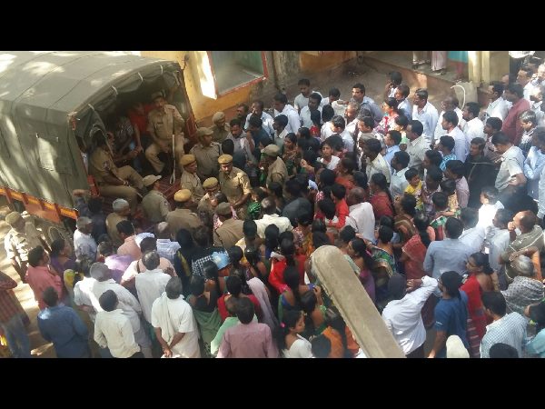 ఏఎస్సై మోహన్ రెడ్డి అనుచరుల హల్‌చల్