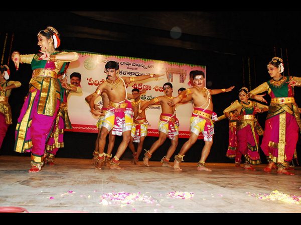 పేరిణి నృత్యం