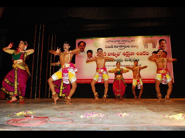 పేరిణి నృత్యం