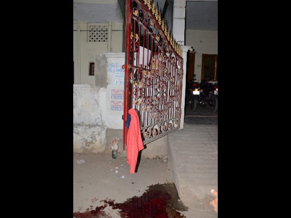 పై నుంచి దూకి...