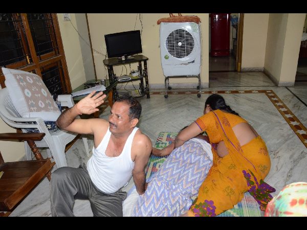 తల్లిదండ్రులు కన్నీరుమున్నీరు..