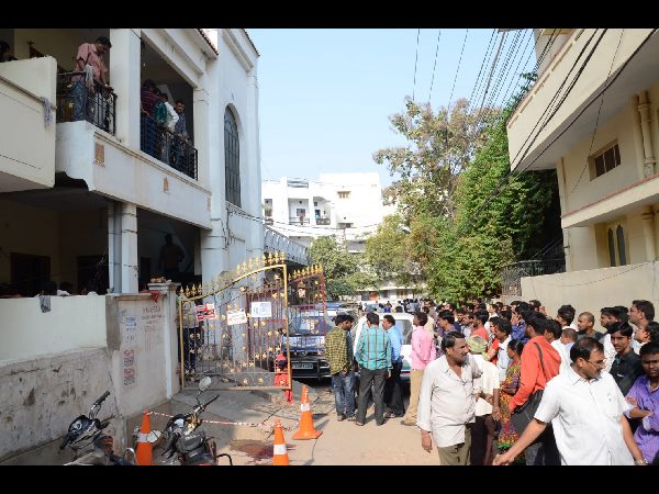 ఒక్కసారిగా...