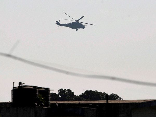 ప్రాణాలు పోకుండా గొంతు కోశారు