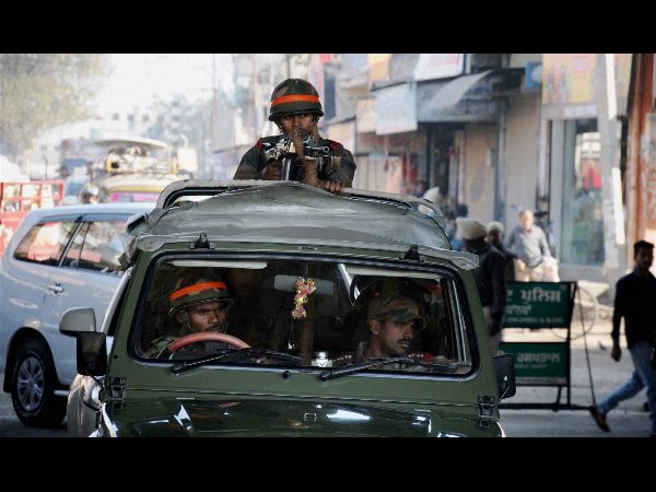 ఉగ్రవాదులతో లింక్