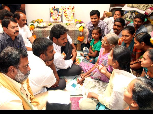  బాబొచ్చాడు.. పంగనామాలు పెట్టాడు: 'అనంత' యాత్రలో జగన్ 