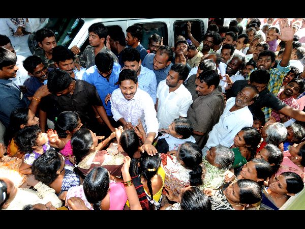  బాబొచ్చాడు.. పంగనామాలు పెట్టాడు: 'అనంత' యాత్రలో జగన్ 