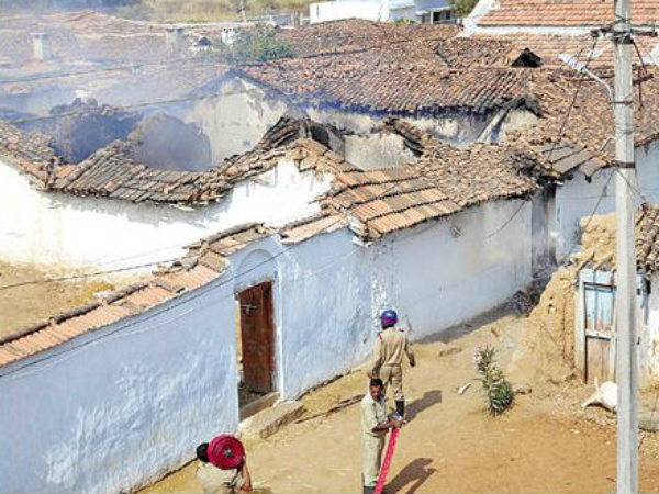 మహిళా సర్పంచ్‌ను వివస్త్రను చేసి సజీవ దహనానికీ యత్నం