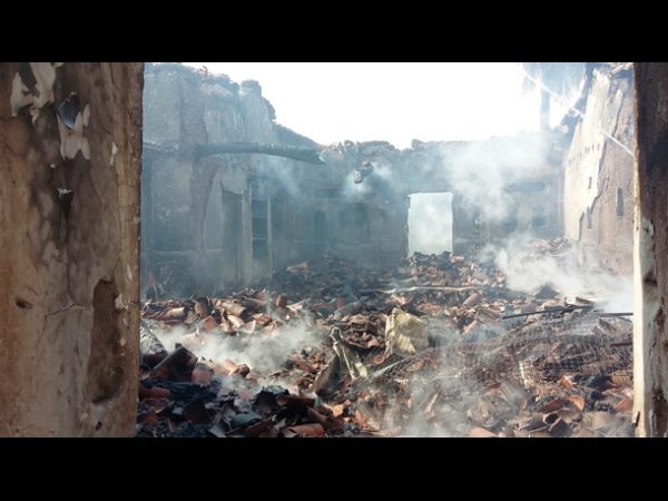 మహిళా సర్పంచ్‌ను వివస్త్రను చేసి సజీవ దహనానికీ యత్నం