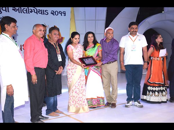 గుజరాతీ గర్బా నృత్యం