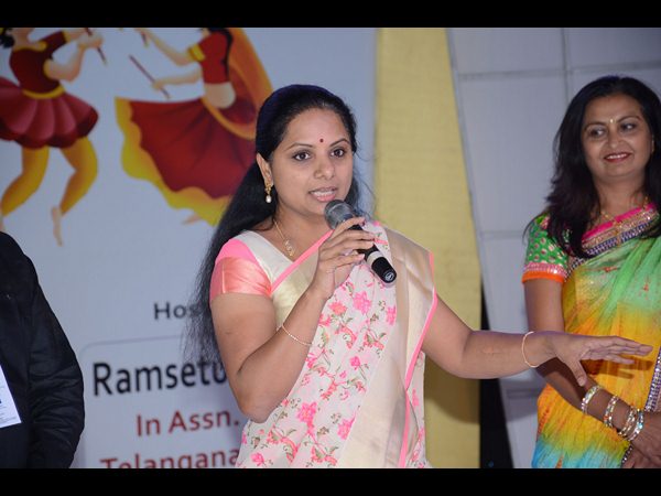 గుజరాతీ గర్బా నృత్యం